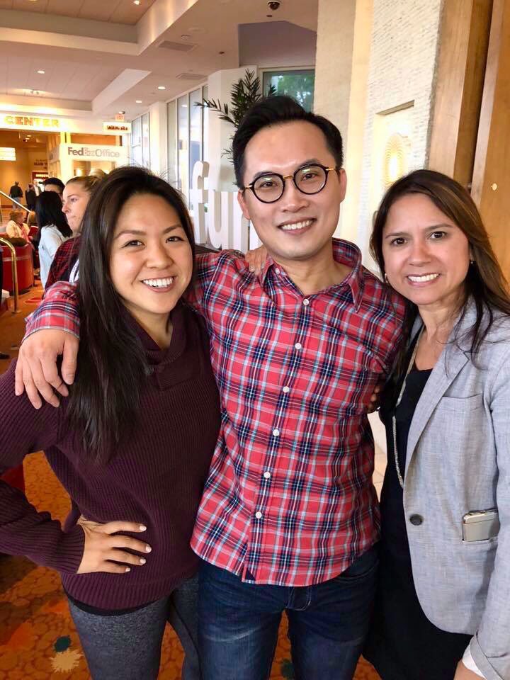 ClarkChangOD's tweet photo. Learned lots from the best specialty #Contact lens #Educator, who are saturating my heart with love. Quick photo scan found myself being surrounded by intelligent &amp; beautiful colleagues - hmmm, why wasn’t I more popular during high school? 🤓😂 #GSLS18 rocks👍 https://t.co/YqnhsEK1Xc