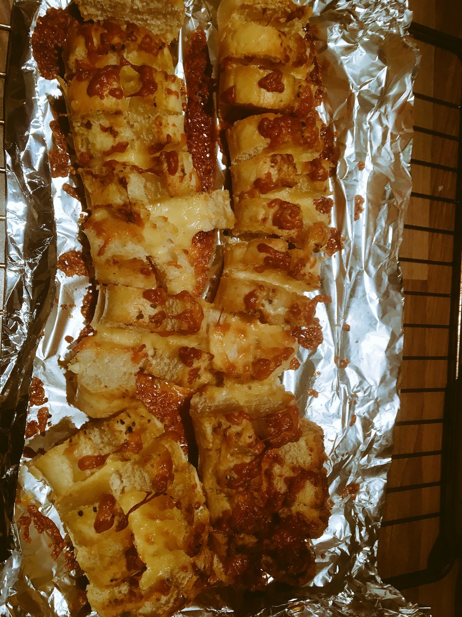 ItsCheeeseBitch's tweet photo. Homemade garlic cheese bread cheese stick baguettes.🧀 https://t.co/1rfNHufXso