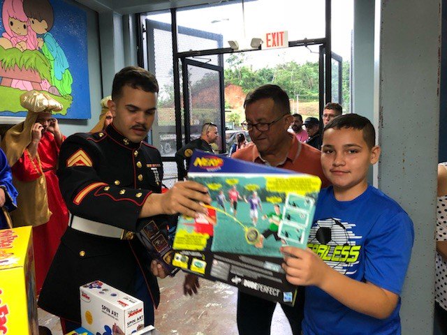 EO_DC's tweet photo. Fantastic news, EO DC! @EntrepreneurOrg helped send over 7,000 toys to Puerto Rico, as well as the US Virgin Islands, completely filling a 53-foot trailer! We also partnered with @USMC as part of their official @ToysForTots_USA. Thank you to all of those who donated! #EO30 https://t.co/iS772I1Doq