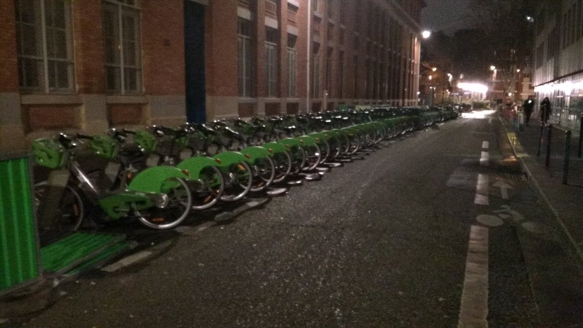 vic_mab's tweet photo. Des retards ok, mais des #mensonges, Non! @smovengo préfère mentir sur l ouverture de ses stations pour éviter les amendes, et préfere faire perdre le temps des usagers ! @Velib #vélib' #vélib2018 #ouvertpasouvert  station 11101 non dispo contrairement a l indique de l appli https://t.co/qqlqP4CMij