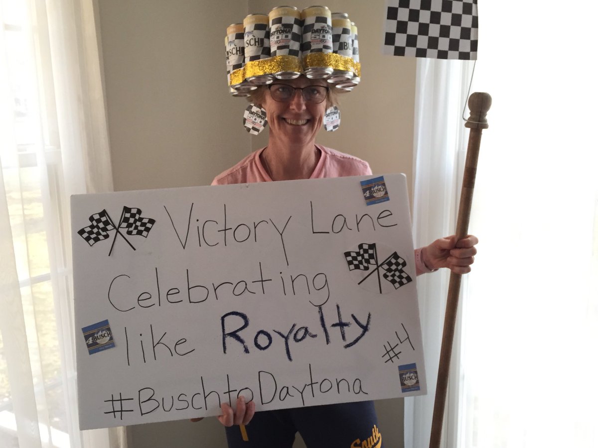 janwarner's tweet photo. #BuschtoDaytona #ContestTires https://t.co/vWEro9ZH3o