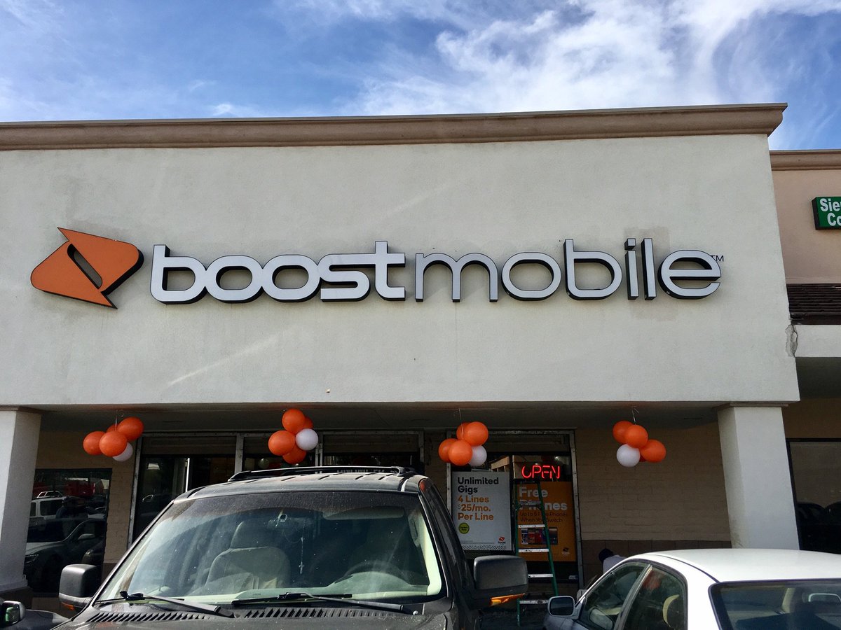 2020mobilefon03's tweet photo. #TaxSeasonKickOff
@Mel_Marceco @marcecosales

New promos ready, store looking very welcoming. And directing or customers to us with my car since City won't allow us 😎 https://t.co/5caH0RfYTR