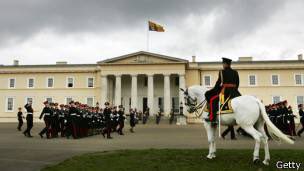 Mientras mi madre estaba exiliada en Francia, yo me formé en el colegio Stanislas (París), en la Real e Imperial Academia Teresiana de Viena y en la Academia militar de Sandhurst (Inglaterra).
