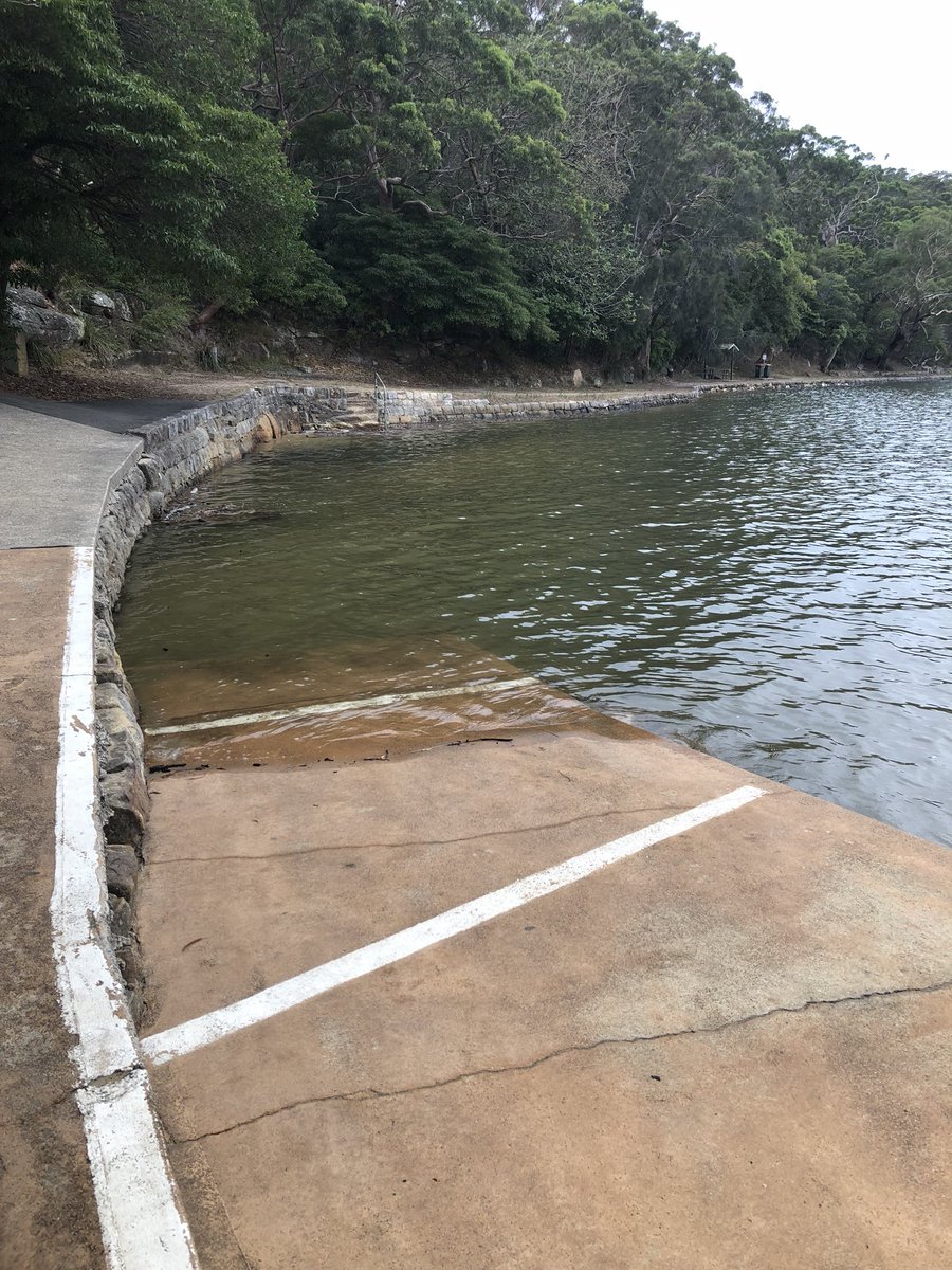 Sbye5's tweet image. Very high tide at Oatley Baths 9.28am @theleadernews
