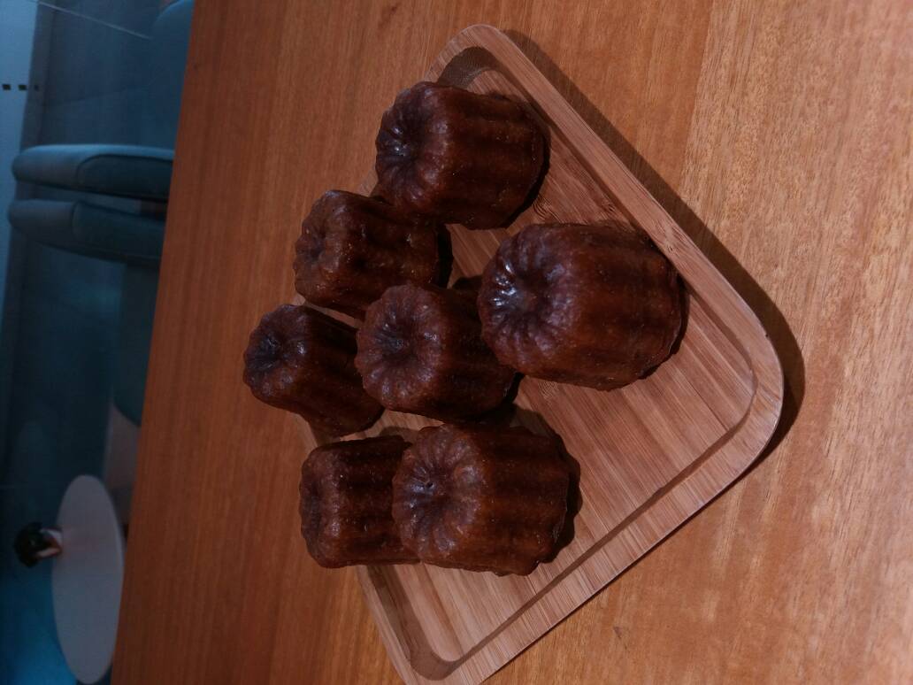 OrEclat's tweet photo. Canele postre frances de bordecux, rico sabor a vainilla, ron y caramelo. https://t.co/gXNjh6uevu