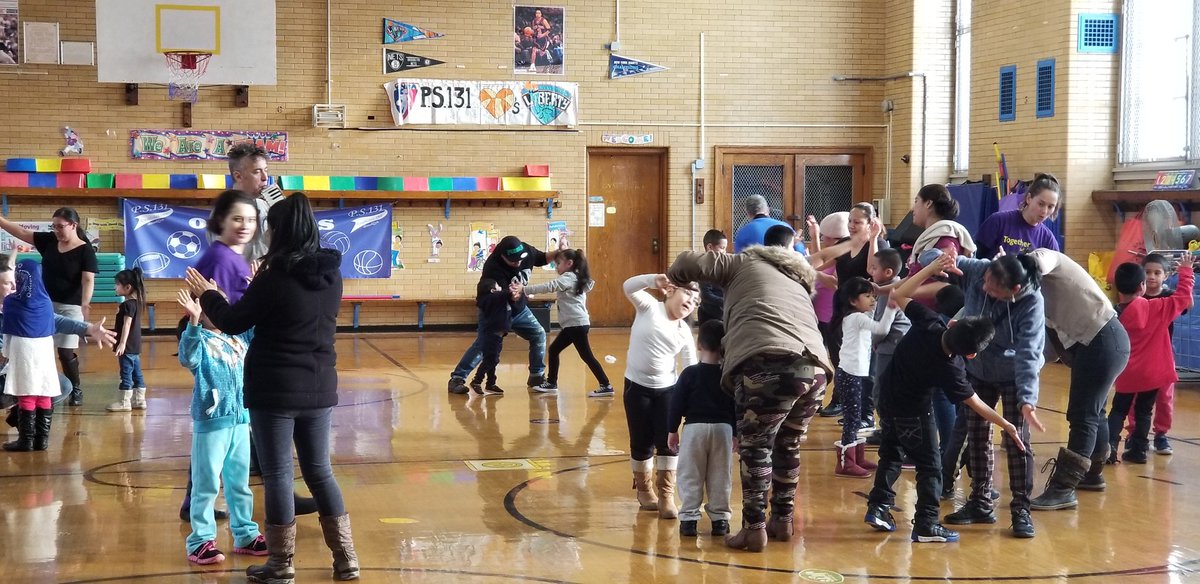 YinLiang8's tweet photo. First GradeTogether in Dance with parents. https://t.co/fqURlYyOv3