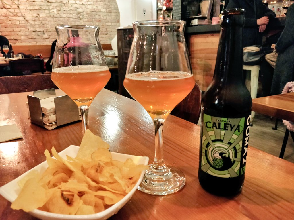 birrartesanal's tweet photo. Con esta sabes que nunca te equivocas 😉🍻 en #elcolumpiobar #Oviedo #craftbeer y buenas tapas 👍 https://t.co/QT22lJCU7X