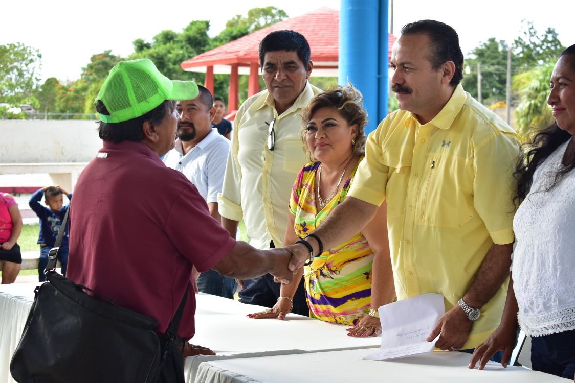 JulianRicalde's tweet photo. Productiva reunión esta tarde en la comunidad de Reforma, Bacalar con los militantes de mi partido. Agradezco el apoyo y la confianza depositada en mi. @NeliaUcSosa https://t.co/3NChP1XczO
