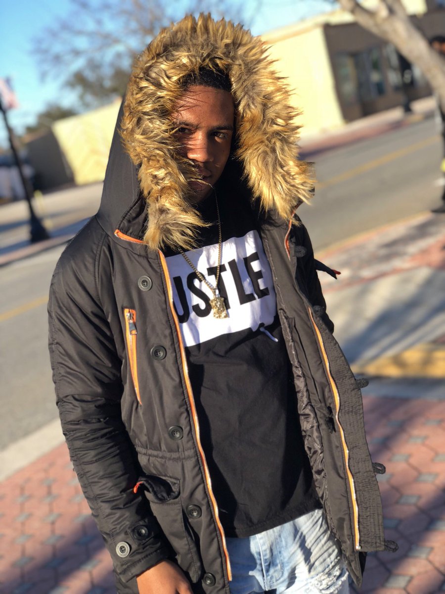 SelfMade_Bo's tweet photo. Ayee Eggo💉 I'm not tryna promote violence, a lot of shit be on my conscience💯 #HappyGdayRich https://t.co/WzaXhlkJGk