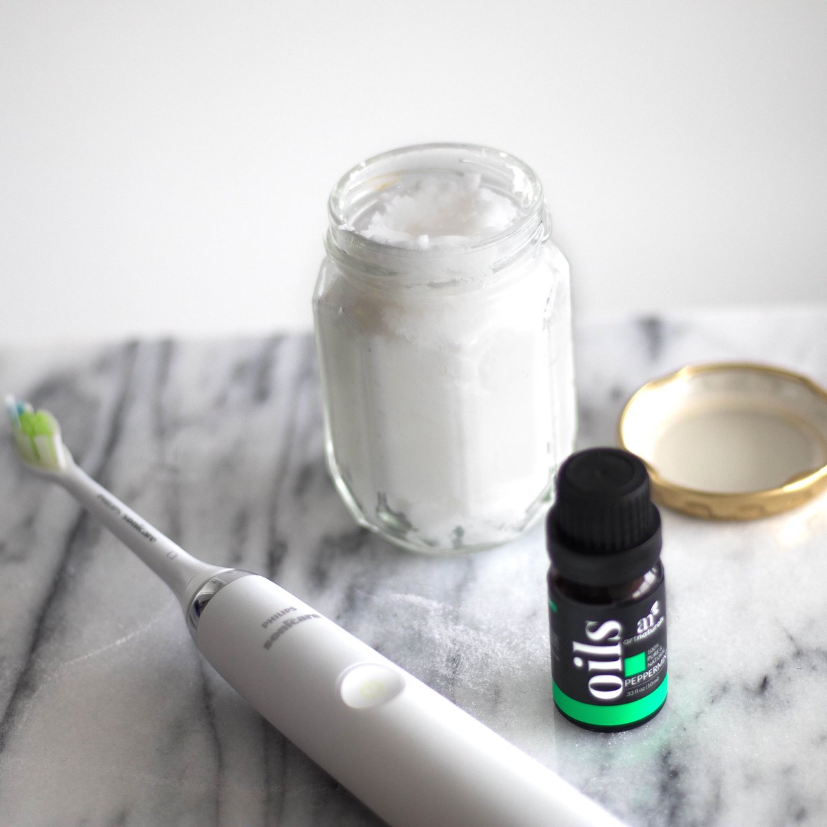 LISA_EATS's tweet photo. Not a photo of food this time! Let’s talk about oral health! I made natural toothpaste using just:
•1/4 cup coconut oil
•1/2 cup baking soda
•2 teaspoons peppermint extract
Find out why I made my own toothpaste! Link is in my bio!
#diytoothpaste https://t.co/db8aluEgjA