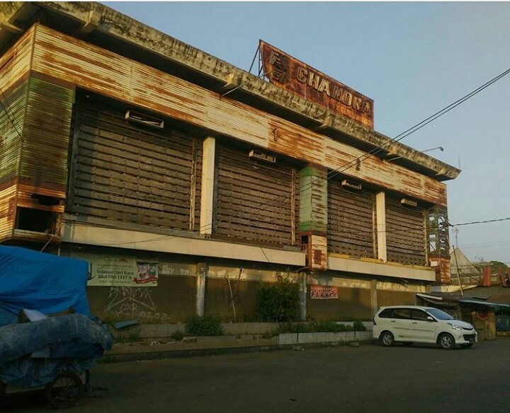sekar on X: "@jokoanwar Chandra Theater di Subang nih bang @jokoanwar.  Satu-satunya, lokasi di pasar (lupa nama pasarnya apa)  https://t.co/5DSniHBPjY" / X