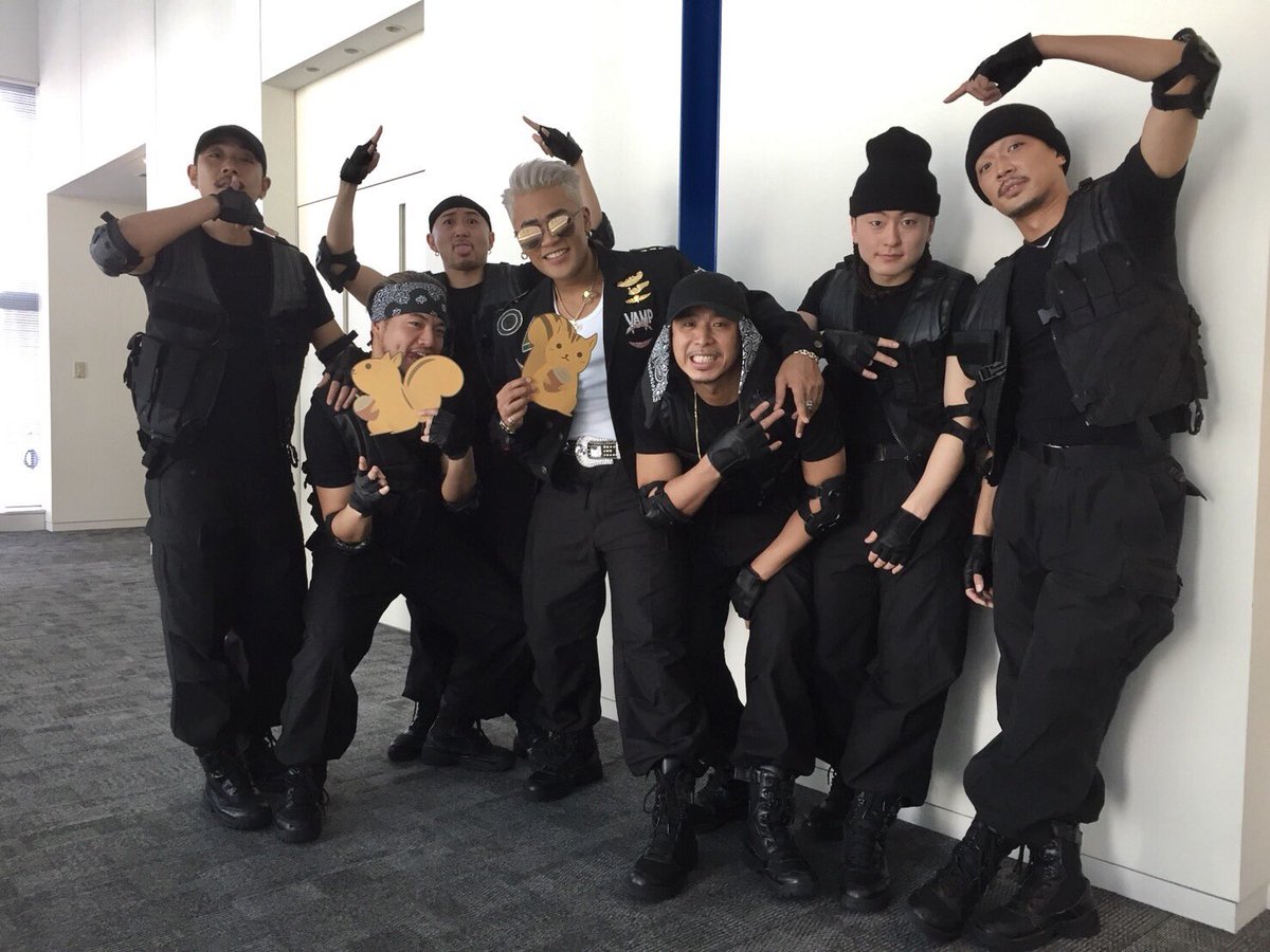 ntv_sukkiri's tweet photo. CRAZYBOYのTV初生パフォーマンス！ありがとうございました！！

迫力あるパフォーマンスもさることながら、“超和風”のご実家にビックリ！ご家族ともとても仲がいいんですね😊

CRAZYBOY…と言いながら、とても礼儀正しい、優しい方だなぁと思いました。

#CRAZYBOY
#ELLY
#三代目JSB 
#スッキリ https://t.co/gY9AveLAPr
