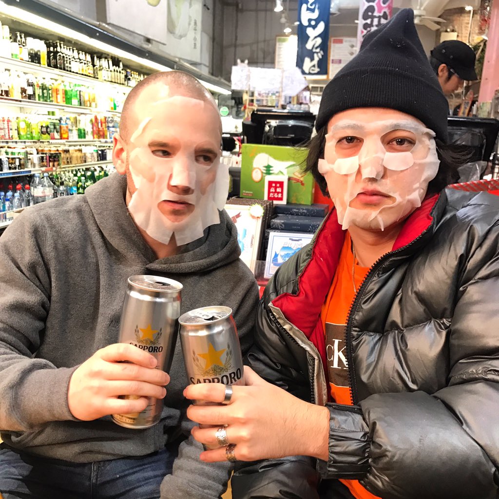 seanseaevans's tweet photo. Placenta mask treatment w @sushitrash has my skin feeling like soft serve 🍦 https://t.co/eXMHmuumeH