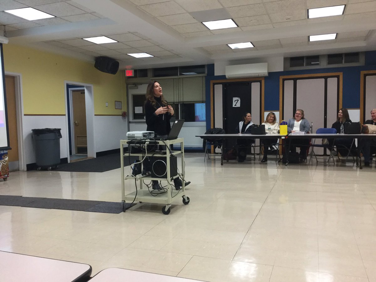 Joint <a href="/CantiaguePTA/">Cantiague PTA</a> #SEPTA presentation: know your triggers and use #STaR-smile, take a breath, and relax w/<a href="/ColucciMaryAnn/">MaryAnn Colucci</a> @JerichoUFSD <a href="/GinaFaust/">Gina Faust</a>