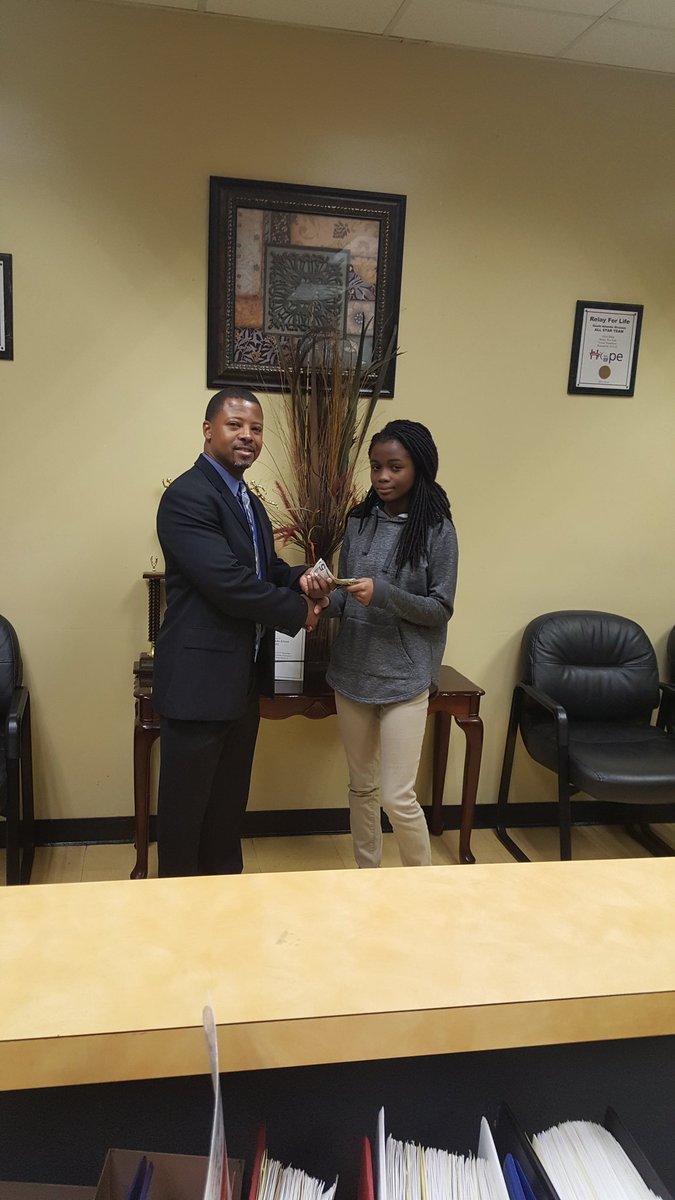 cbridley's tweet photo. Congratulations to Appling Middle School's 1st Million word reader Gabriella Dixon. Welcome to the Millionaires Club! Gabriella received $25! #BCSD #VIP #Applingmiddleschool #MillionaireReadingClub #LexileGrowth #LeadingbyExample https://t.co/Lfm3YPgEM6