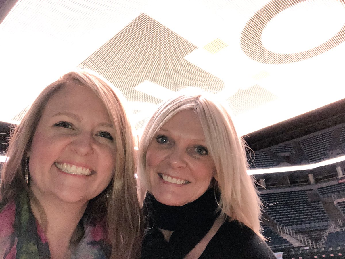 HeatherTLoth's tweet photo. So much fun at today’s #Kickoff2018 @EUA #companymeeting : #companyculture #workfamily #smilesatwork #itsnotwork #itsfun https://t.co/waBjPOyjpd