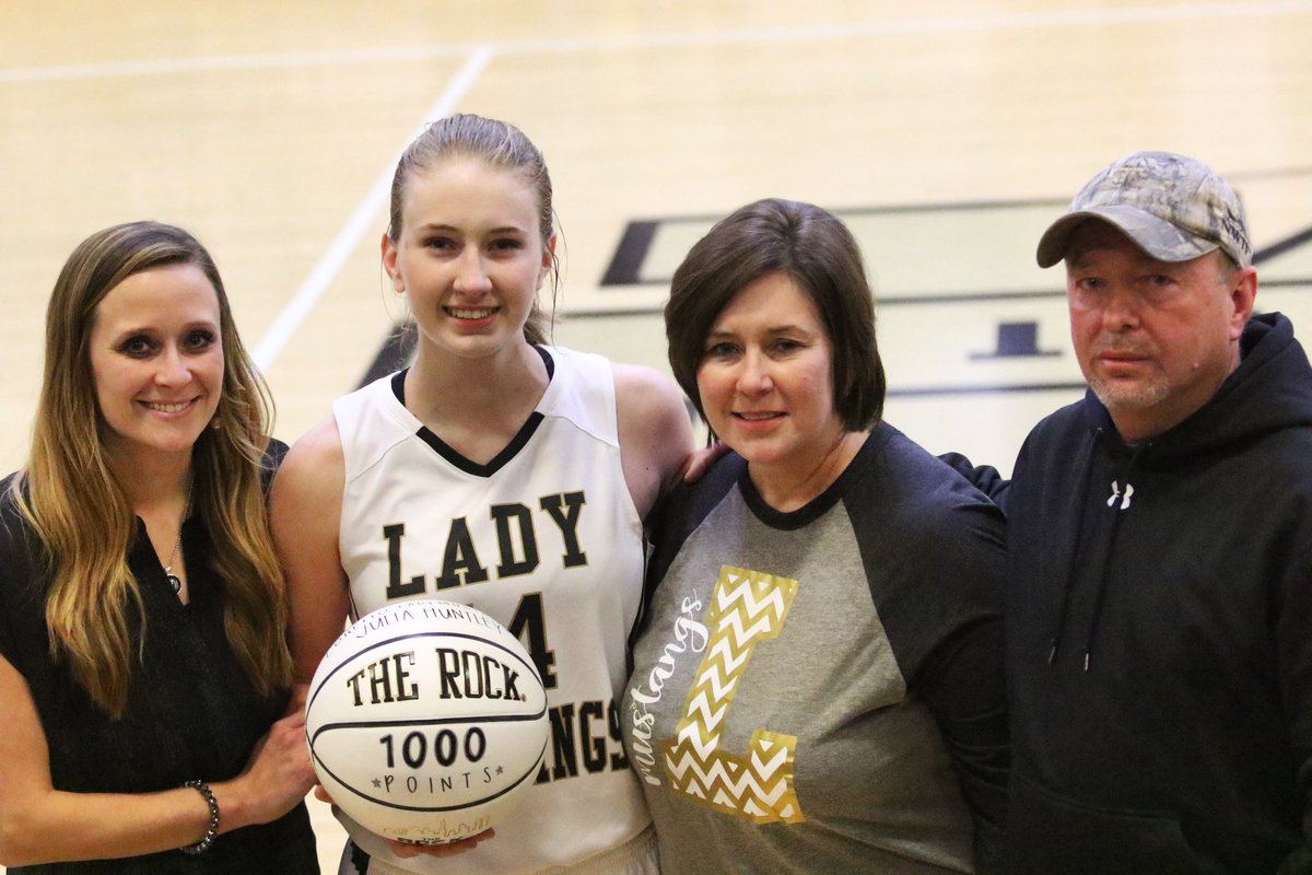Mustangs_Photos's tweet photo. Lady Mustang Julia Huntley scored her 1,000th point in tonight’s game vs. Perry Co! Lady Mustangs Head Coach Ashley Rutledge presents Julia and her parents with a game ball to mark the accomplishment. Congratulations Julia! https://t.co/OQqo9itssc