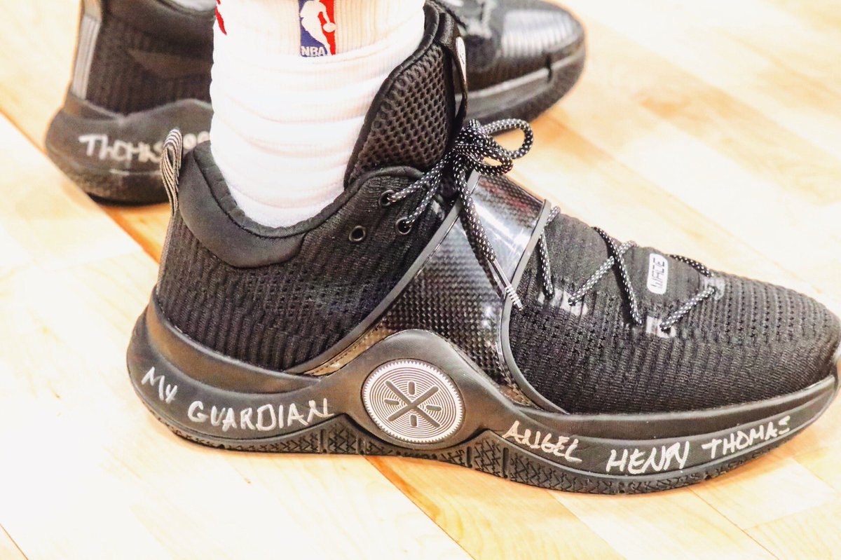 .<a href="/DwyaneWade/">DWade</a> has some special kicks tonight. 🙏
