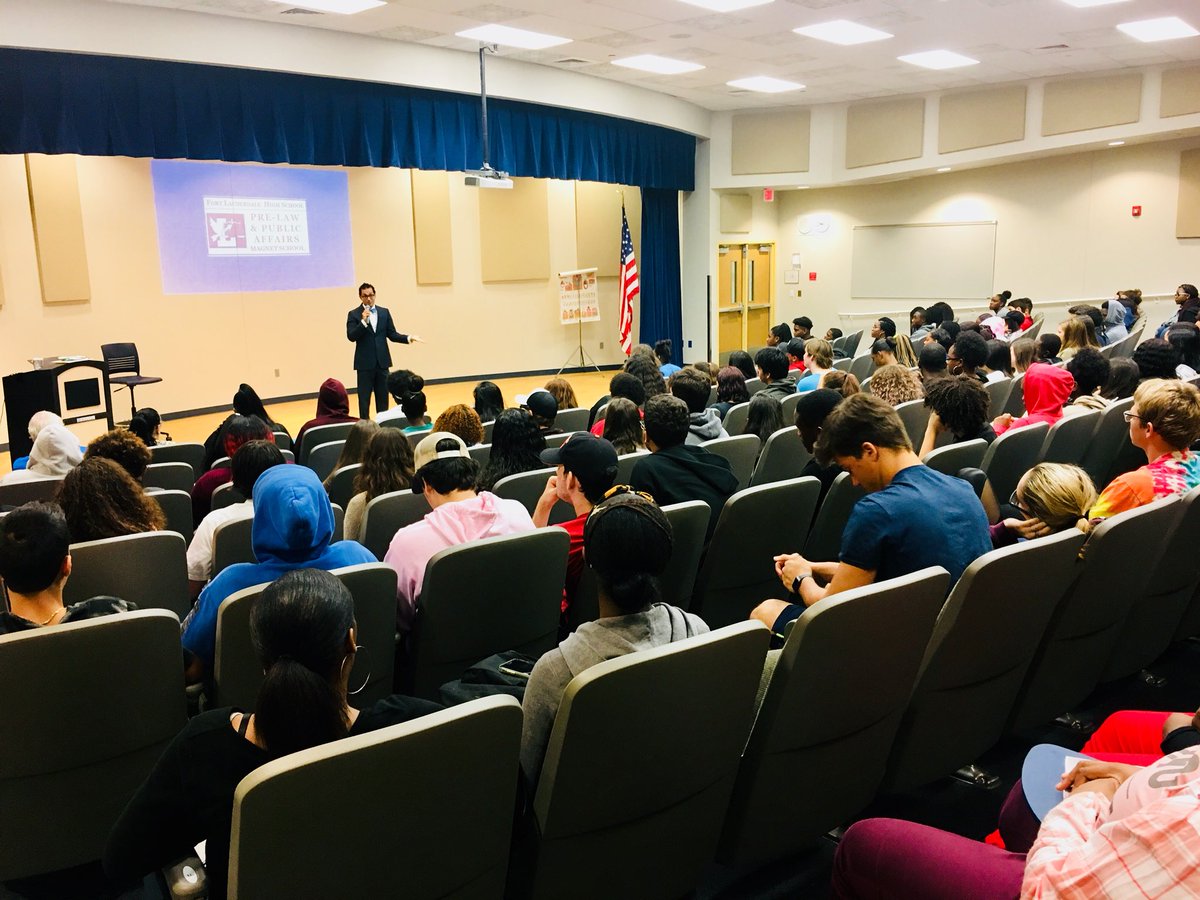 flhs_magnet's tweet photo. #FLHSmagnet had special guest lawyer Alejandro Larrazabal give a #LAWTalks presentation about living life as a lawyer and, well...living life in general! We❤️our community connections! Thank u, Alejandro!#lawgoals #prelaw #lovelife @flhsprincipal @magnetprograms @bcpsactivities https://t.co/IJ0hWU8fuK