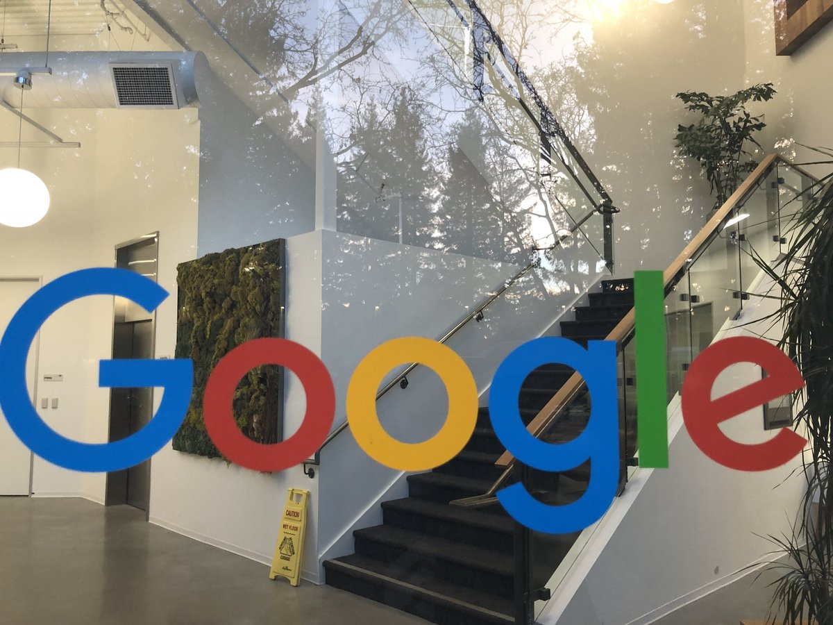 jimmy_bccap's tweet image. What a day... enjoyed talking to our friends Krishna &amp;amp; Don from Quantstamp &amp;amp; Andy from Coinlist. Now we are holding an info session at Google to talk about blockchain and @IOStoken ! Excited to share our vision about $iost and talk to more ambitious people in SV.