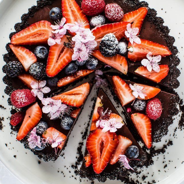 Cooking4Kitchen's tweet image. Boozy Berry Ganache Tart. ❤❤❤❤