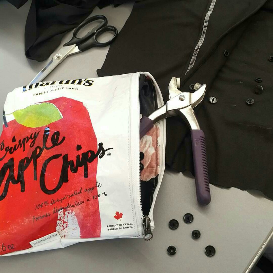 aymyao's tweet photo. Putting my upcycled pouch to good use! 
#zerowaste #zerodechet #refusesingleuse https://t.co/KzP3RCk0xr