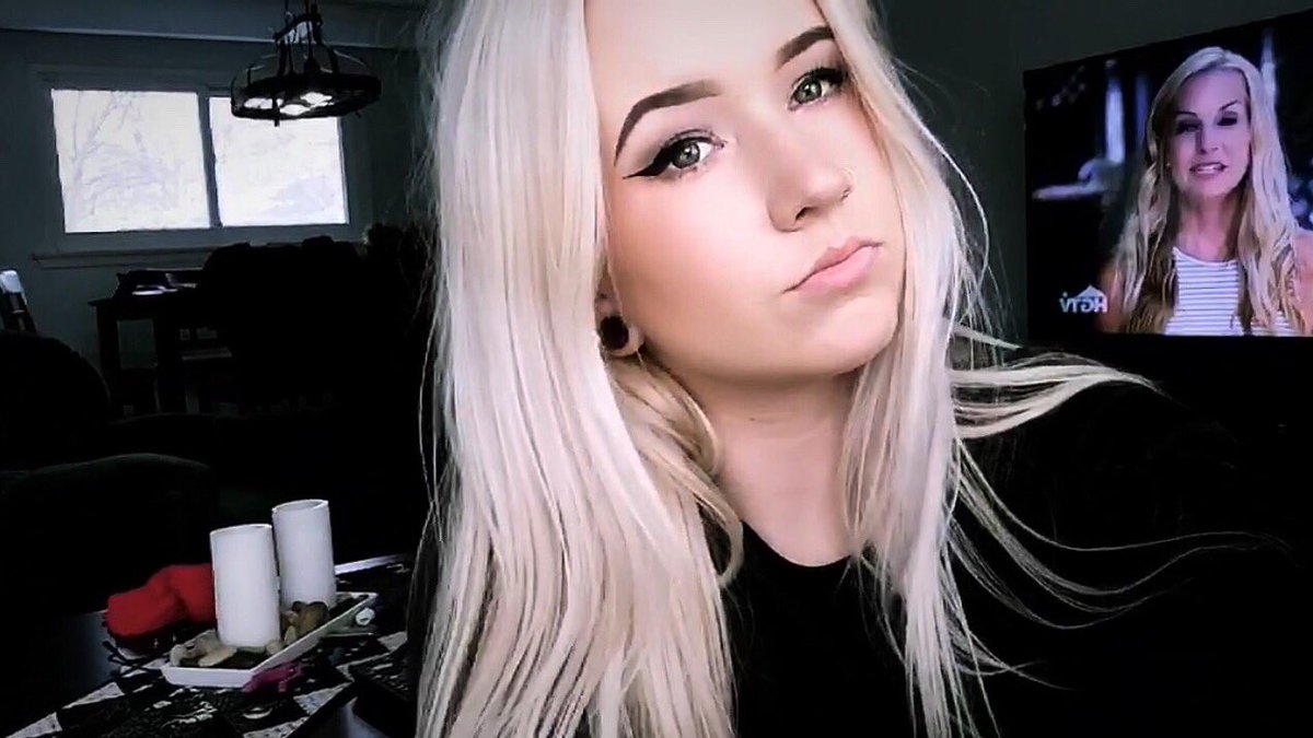 KieraLine7's tweet photo. Here’s some pics cause you haven’t seen my face in a minute.. https://t.co/xSrGuQkMDa