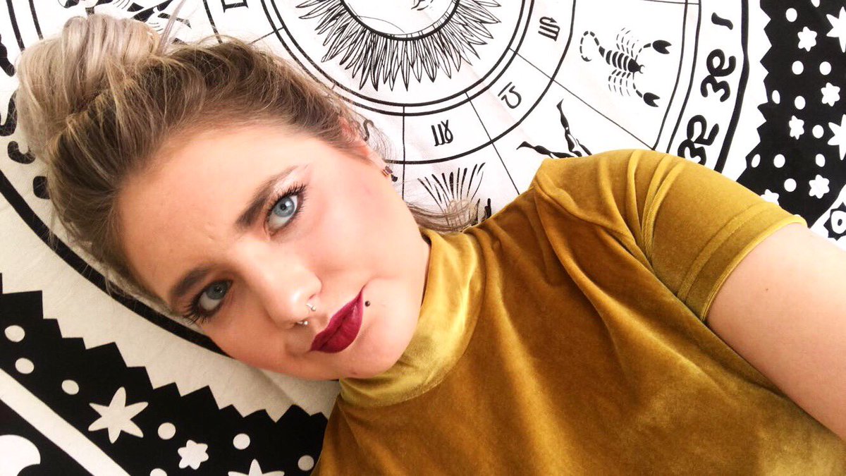 chlodelic's tweet photo. #looktwo purple to complement my gold ⚡️✨⭐️ https://t.co/T1ZlCFoE0j
