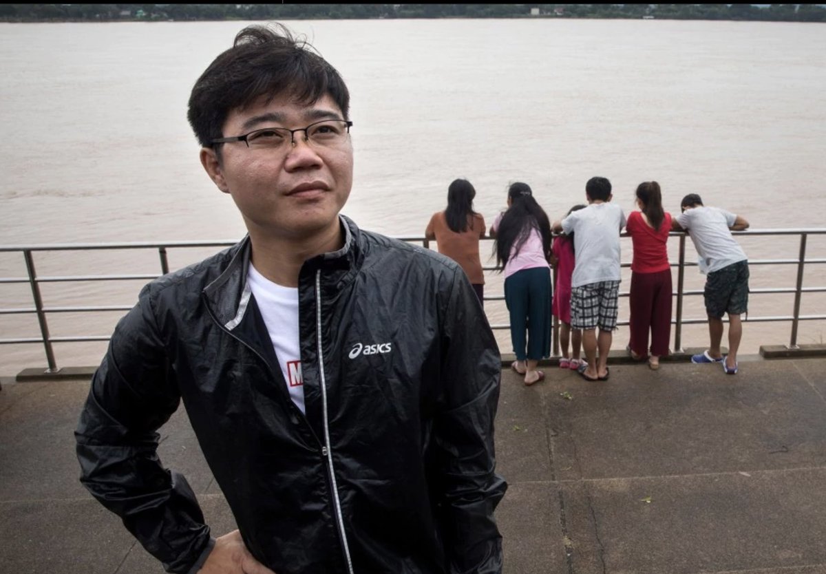 annafifield's tweet photo. The amazing Ji Seong-ho is in the SOTU audience tonight. he lost an arm and a leg when he slipped from a train in North Korea during the famine. but he escaped and now helps other North Koreans escape. I wrote about him here: https://t.co/q5qEULrTlc https://t.co/kRpjvQxAbe