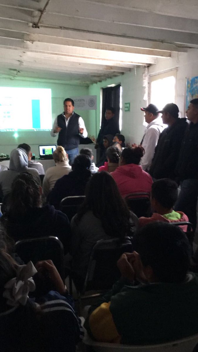 gerardohdz2's tweet photo. El día 24 de enero mantuvimos un encuentro con jóvenes de la comunidad la esmeralda durango, donde se promocionaron los programas del componente arraigate joven. https://t.co/aXcOfEMVqH