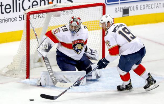 TSN_Sports's tweet image. Sateri gets first career win as Panthers beat Isles. MORE: tsn.ca/1.983545
