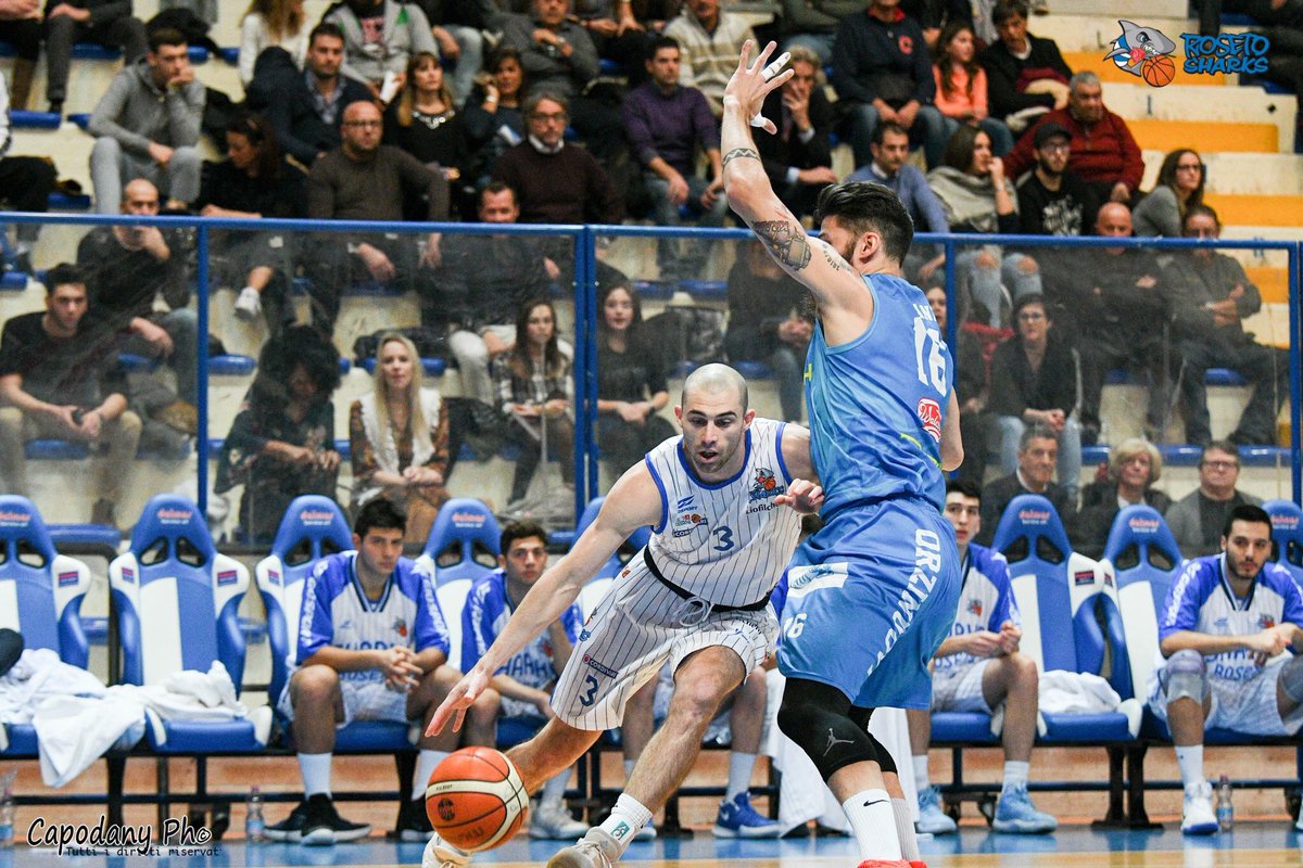 Dunndada22's tweet photo. My dude @car3no on the court last weekend for the @RosetoSharks.  This team has been fun to follow.  Good luck fellas... #move #rosetosharks #basketball #italy #work #focus #compete #mindset #Athlete https://t.co/JEwlcfaWGO