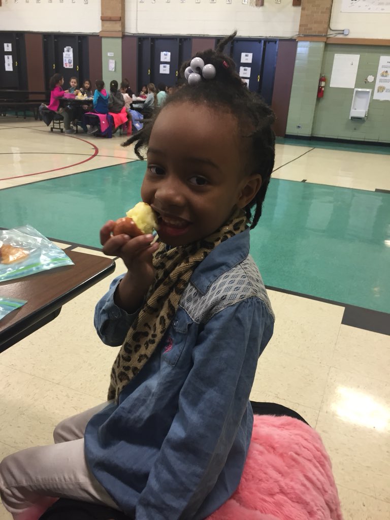 samshuman24's tweet photo. Proud of our students for making healthy lunch choices! #wearepiper #fancyfruits https://t.co/2h9nJVPFyY