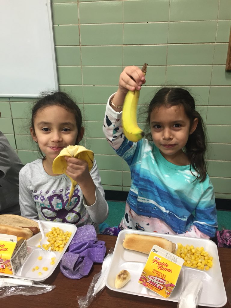 samshuman24's tweet photo. Proud of our students for making healthy lunch choices! #wearepiper #fancyfruits https://t.co/2h9nJVPFyY