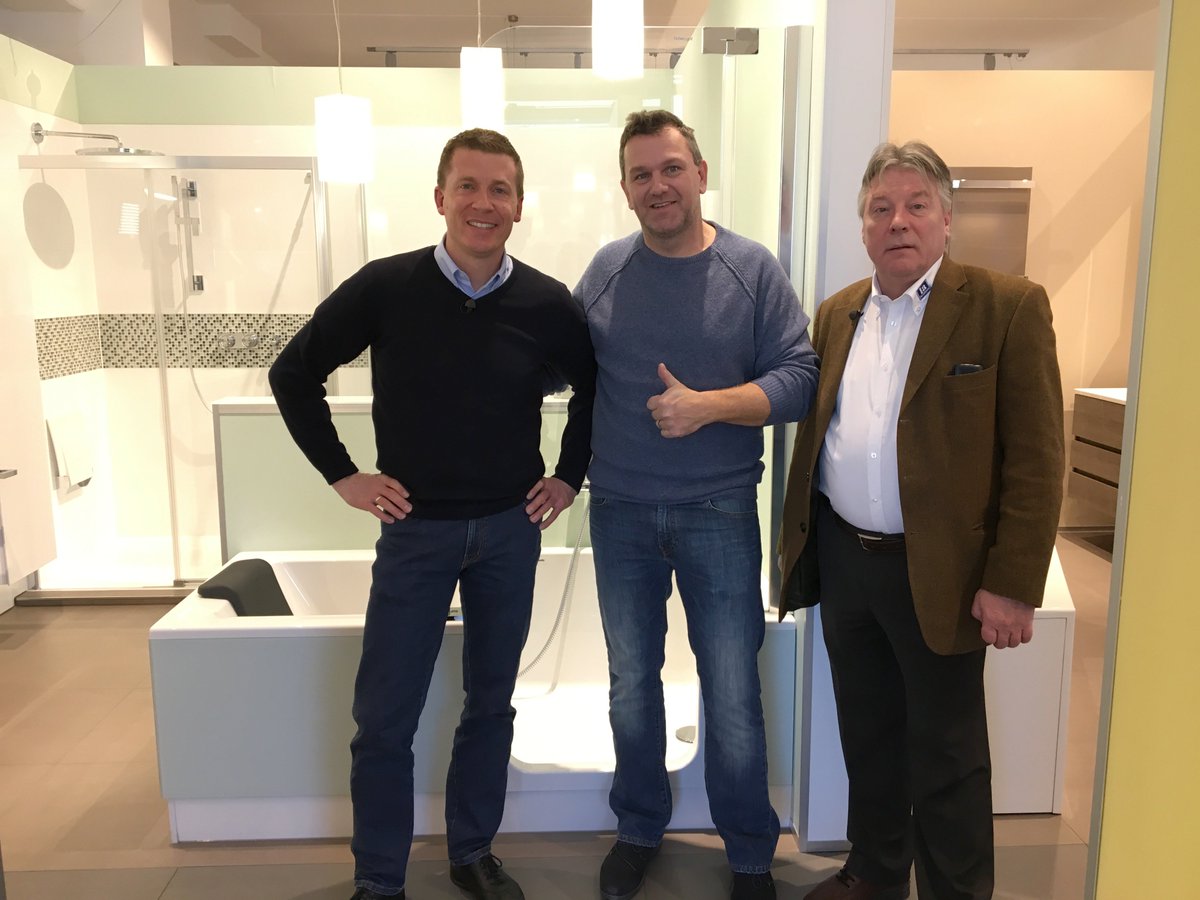 Dreh für die neue ATV Serie "KEIN Pfusch am Bau" im SHT Schauraum Perchtoldsdorf mit Günther Nussbaum. Ausstrahlung April 2018, nicht verpassen! Im Bild v.l.n.r. Artweger Produktmanager Benedikt Jäger, ATV Bausachverständiger Günther Nussbaum, Johann Marvan - Firma J. Marvan TAM