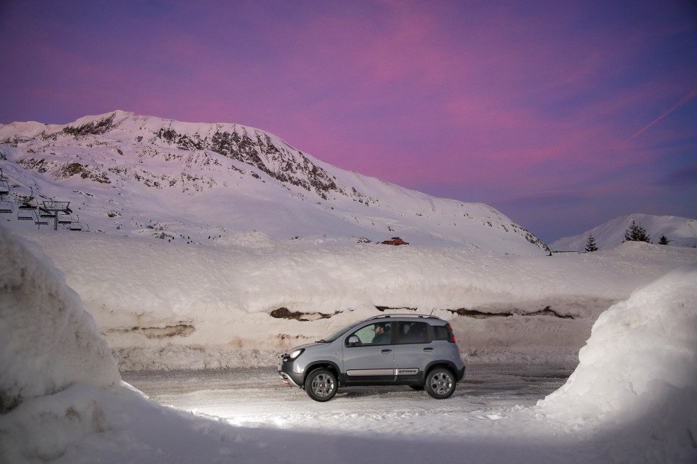 FilleAuVolant's tweet photo. Retour sur les essais hivernaux #ActiveAutomobile à l'Alpe d'Huez avec #Evodriver ➡️ https://t.co/TsrRXpn0sY https://t.co/DEZjYFGofl