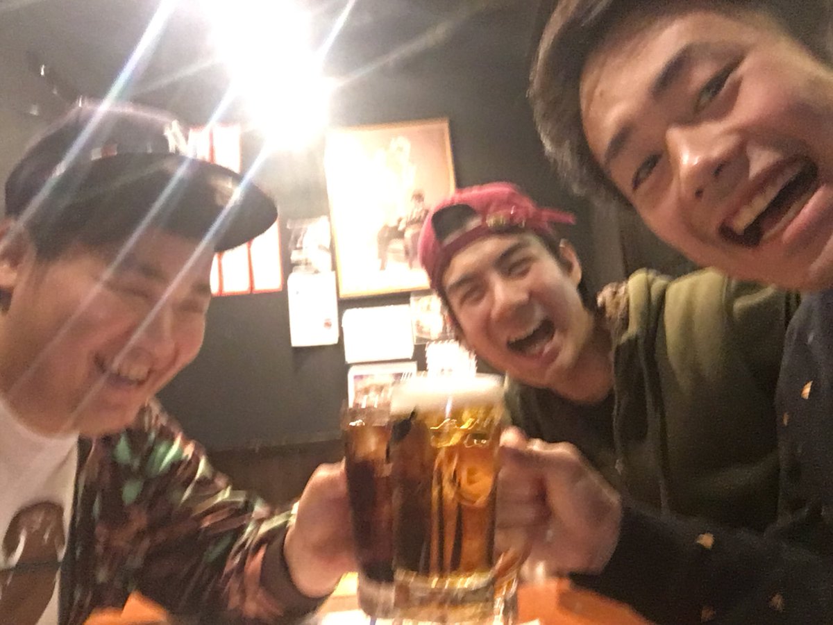 RytoSle2's tweet photo. #おやひなや練馬店
#飲み会
#骨付き鳥

編集後に夜飯を食べに来ました！！
ビールを飲んでおやもひなも美味しくたいらげました！
フォロワーさんの数割引という新しいシステムに笑いましたwww
ごちそうさまでした！

ふっふっふっふっふっ… https://t.co/iZuhUnyw8d