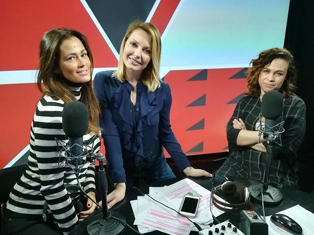 Manilanazzaro's tweet photo. Ma @gracivaleria ??..πππ€¦πΌββοΈ ora in diretta su @radiozetaof anche in radiovisione sul 266 del DTT con noi @samanthadegrenet #isoladeifamosi #autoironia #bellezza #amicabella #zetine #evvivalemiss #radiozeta #luckygirl πΆπ§π https://t.co/GXNTSMWXE0 https://t.co/F738FoYu81