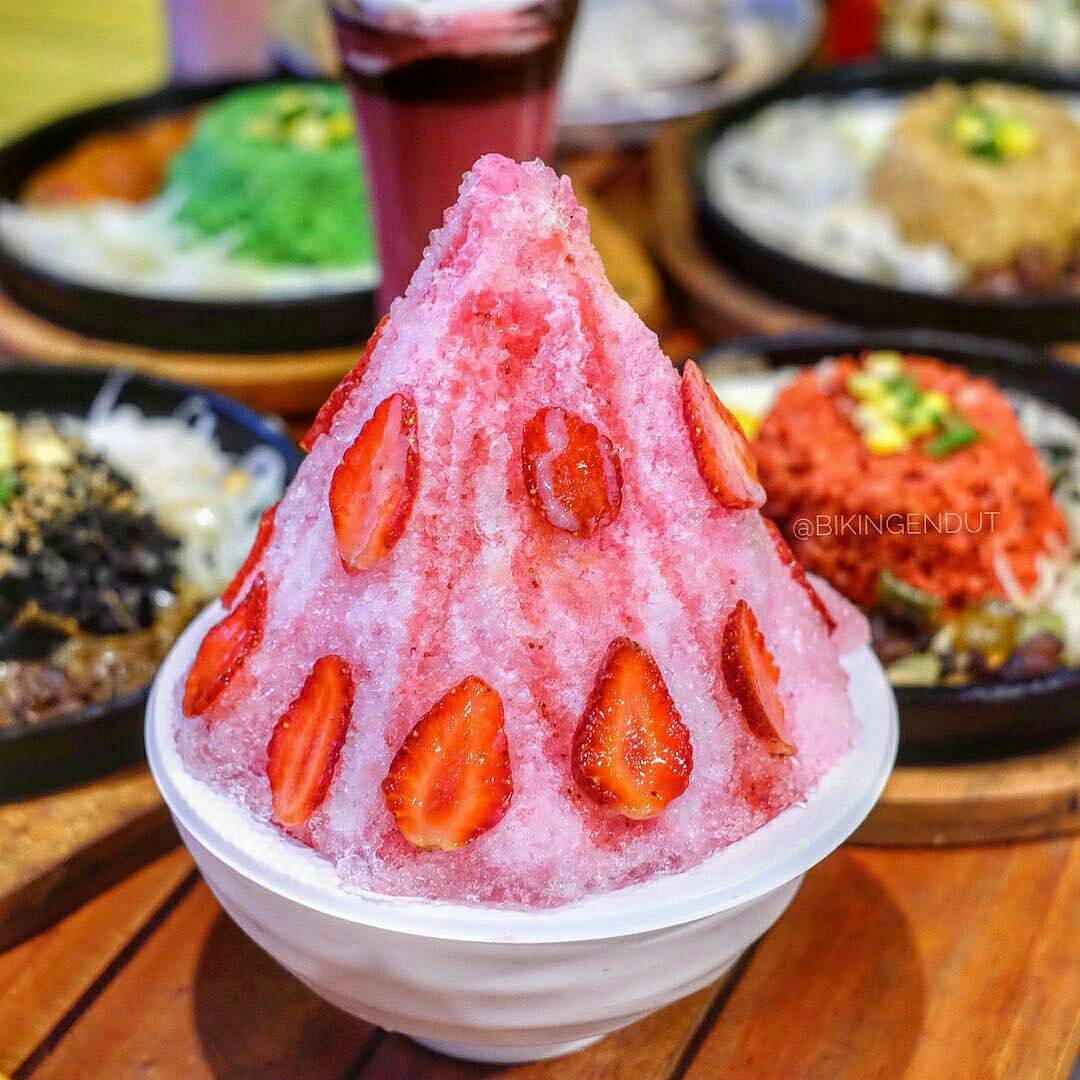 Mau nyobain dessert HAWAIIAN STRAWBERRY ICE CREAM yang satu ini? Langsung cuss aja ke #NasgorSomething yoo :D