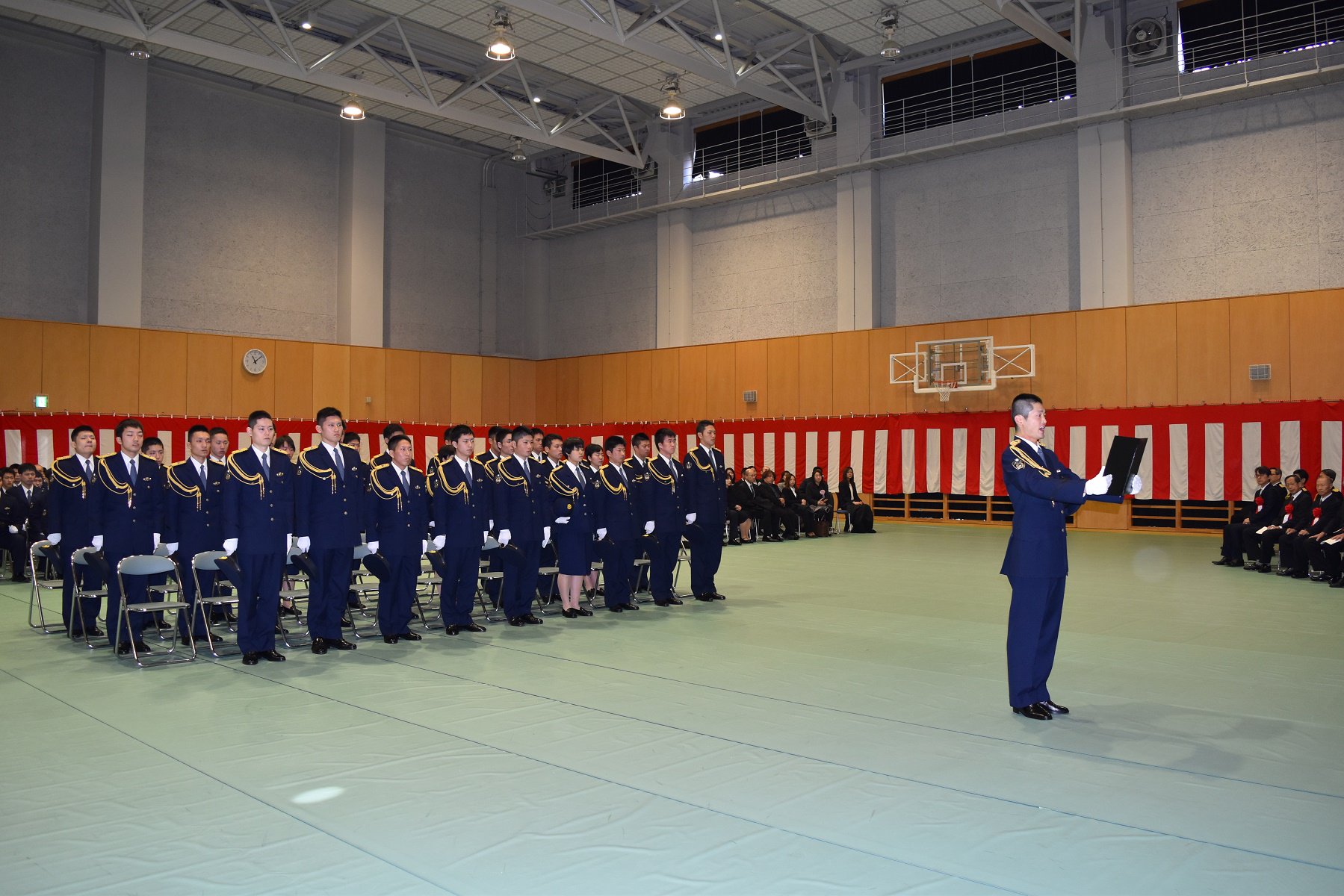 滋賀県警察採用 1月29日 初任科第116期長期生の警察学校卒業式が行われました 長期生の入校期間は10ヶ月ですが あっという間に過ぎます みんな頼もしい顔立ちになりましたね 卒業おめでとう 滋賀県警 卒業式 警察学校 高卒 おめでとう