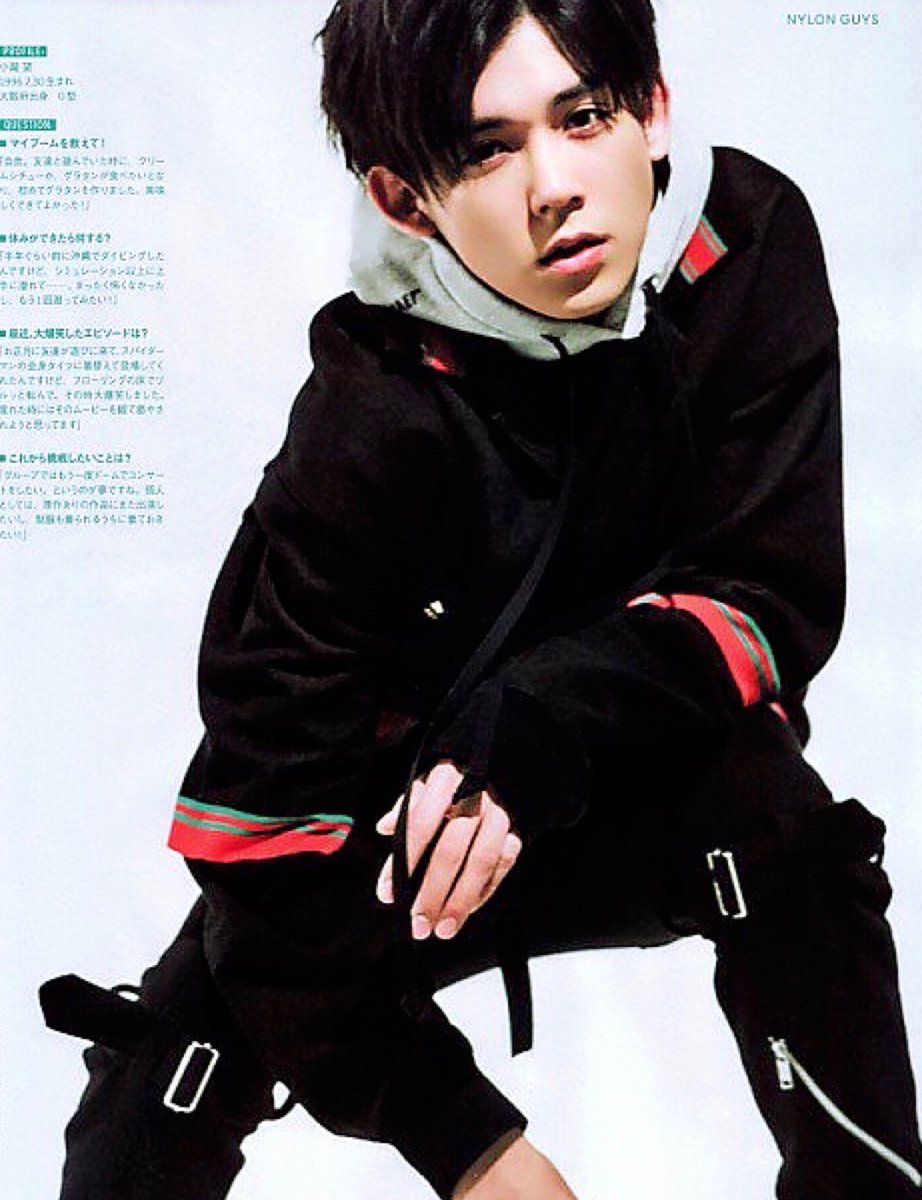 すー V Twitter 小瀧さんの髪型事情ファンとしては黒髪短髪の今がめちゃくちゃ好きなんだけど のんちゃん自身は多分長めの茶髪がすきなんやろなぁ 今の髪型めちゃんこかっこいいの気づいて ってのばしたいって言ってるたびに思う 黒髪短髪の需要凄まじいんだぞ