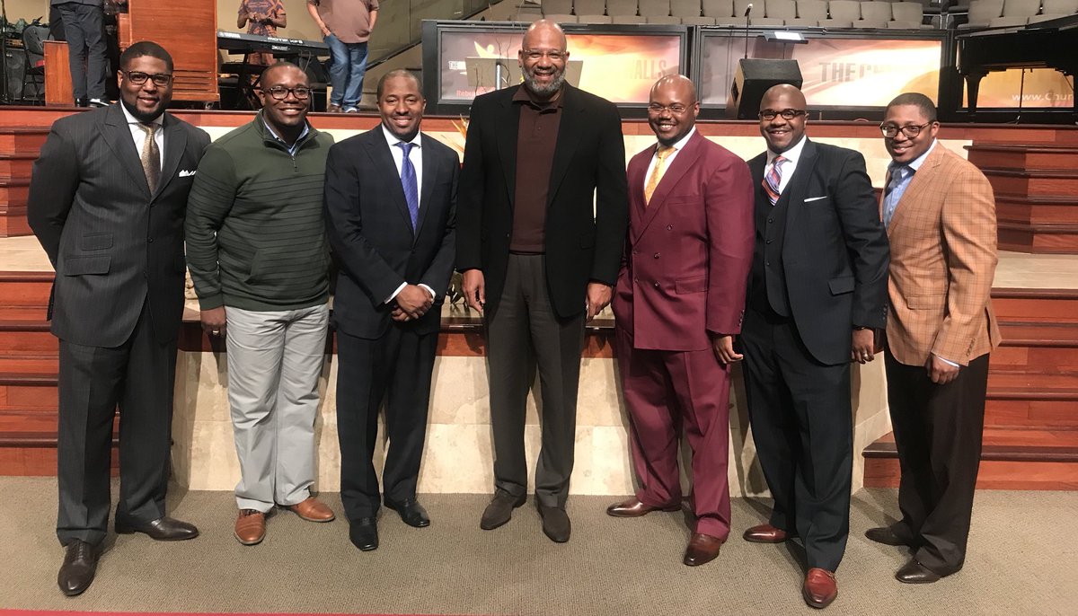 pasralphwest's tweet photo. @glparksjr delivered a great message tonight! Bless you
#beencouraged #BYL2018
@PreachJD @t_garner11 @TerryEMackey https://t.co/Uxh1NWaSGH