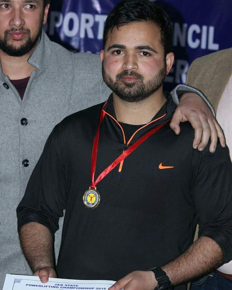 junaidmalik02's tweet photo. Musharaf shabir,an RET teacher in a remote village of kishtwar District bagged gold medal is state weight lifting championship without any formal training .This talent needs to be nurtured @takfirdous @parawahid @MehboobaMufti @islahmufti @imranrezaansari @DrJitendraSingh https://t.co/IEqgzC5Yde