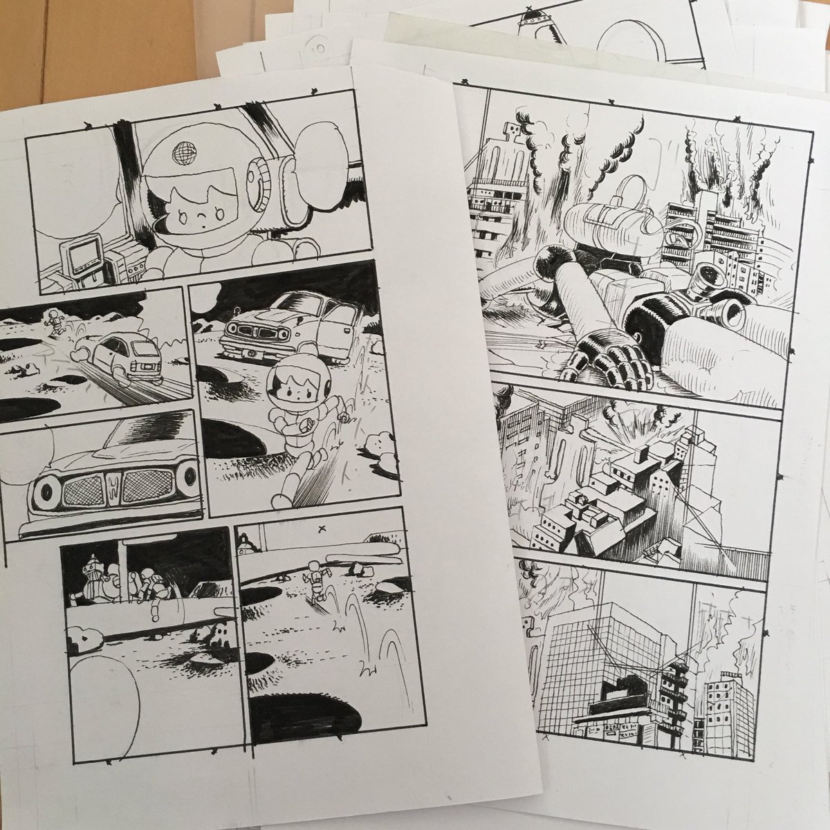 「ロックとマンガ」展に出すマンガ原稿を選び中。『ワイルドマウンテン』以降は仕上げがデジタルなので完成原稿が存在せず、展示するのはそれ以前の作品です。昔の下手な絵に関しては恥ずかしいというより頑張ってたね!と20代の自分を褒めてあげたい気持ち。セリフを貼って読める状態で展示します。