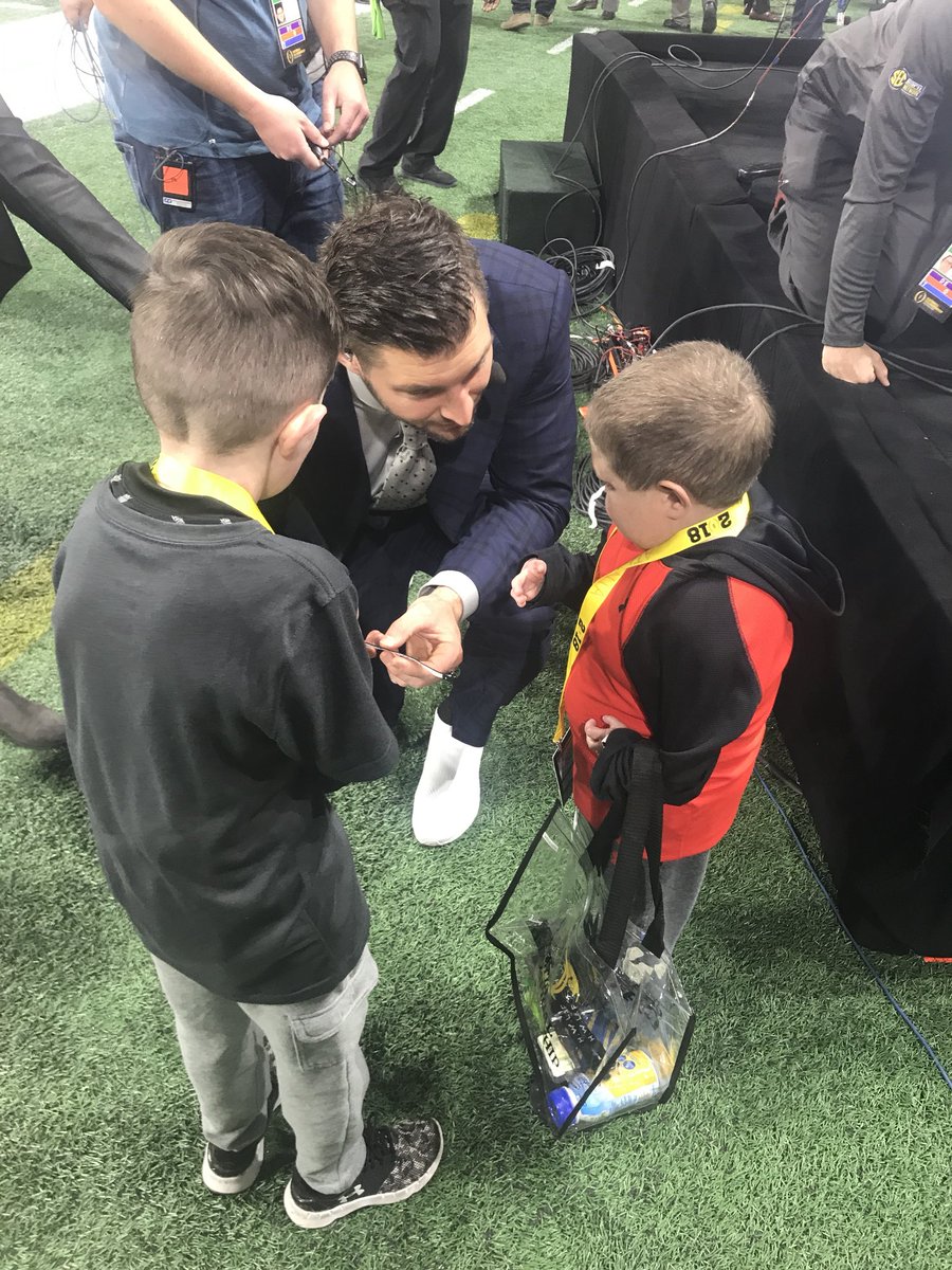 CFACBatman's tweet photo. @TimTebow Calen is out of surgery after roughly 12 hours. Thank you for all your well wishes and prayers. Now we begin the long road to recovery. God has bigger plans for that man #Calenstrong here you are at the National championship meeting him https://t.co/kCztvWD76f