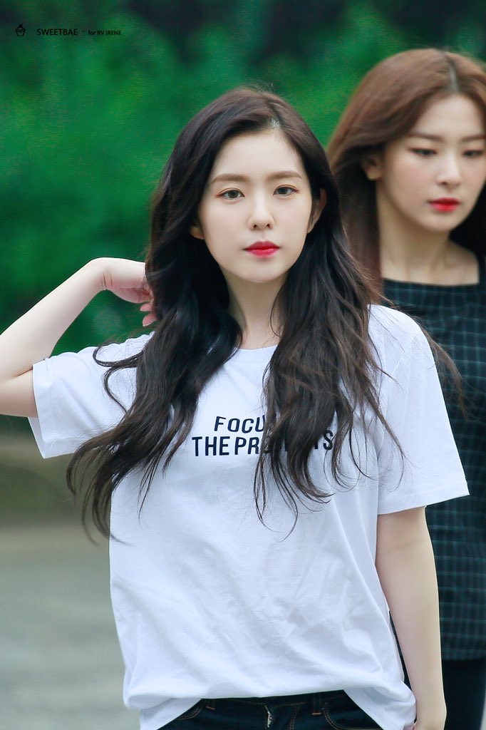 SweetBae329's tweet photo. #IRENE #아이린 
수많은 사람 속 눈에 띈✨ https://t.co/cp2vRlYxTr