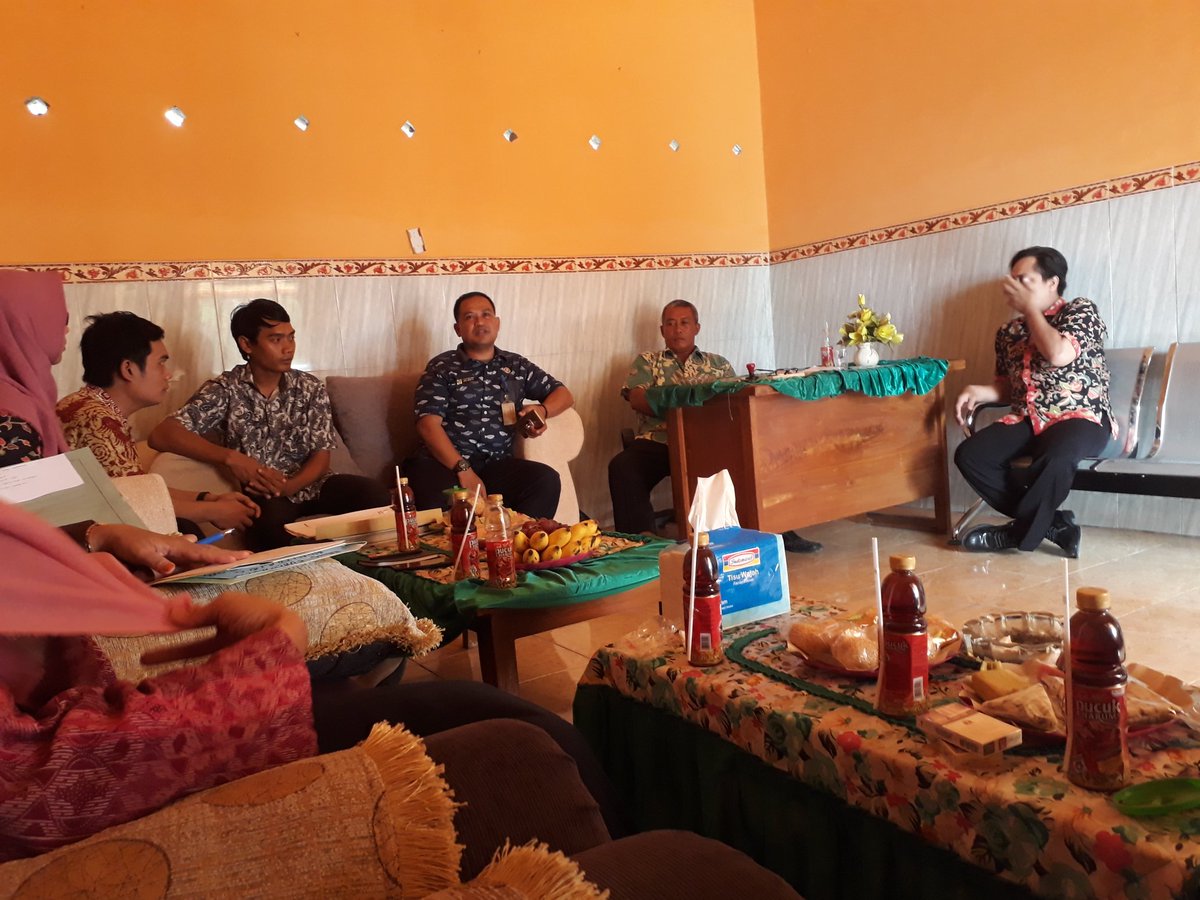 kec_tarik's tweet photo. Pendampingan penatausahaan dan pelaporan diawal tahun 2018
@HdReef 
@EkoSandjojo 
@jokowi 
@madjid_taufik 
#TPPIJawaTimur 
#sidoarjokab 
#tppindonesia
#PendampingDesa
#kectarik https://t.co/JLpHrFbsEt