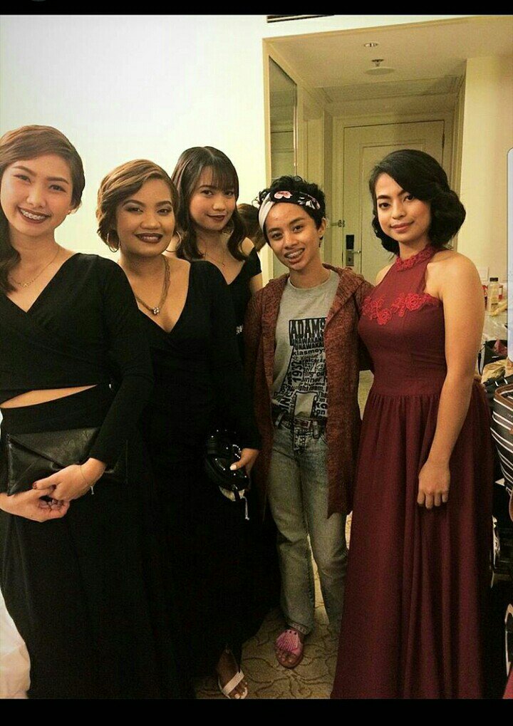 adroma_'s tweet photo. Surrounded by beautiful women yesterday. Thanks for the trust! #DianaMUA #MakeupGig ๐๐๐
ยฉ ate Ingrid
PS: Yes, I got my teeth braced. ๐ https://t.co/zb1XzSpENl