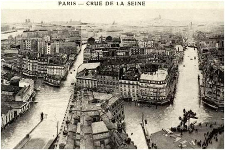 ParisAMDParis's tweet photo. Crue de la Seine vue du ciel.  Paris1910 https://t.co/jKvxXCyJRm