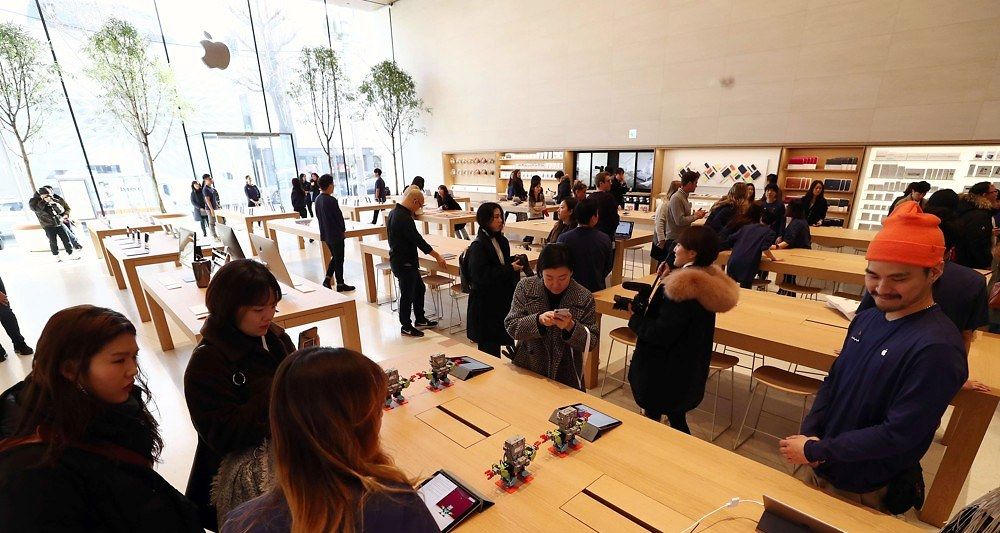 retail1stopbox's tweet photo. #Apple nargue #Samsung dans son fief, en ouvrant son premier magasin à #Séoul https://t.co/Mbd2Ebrcbr https://t.co/Gjhyf5scXe